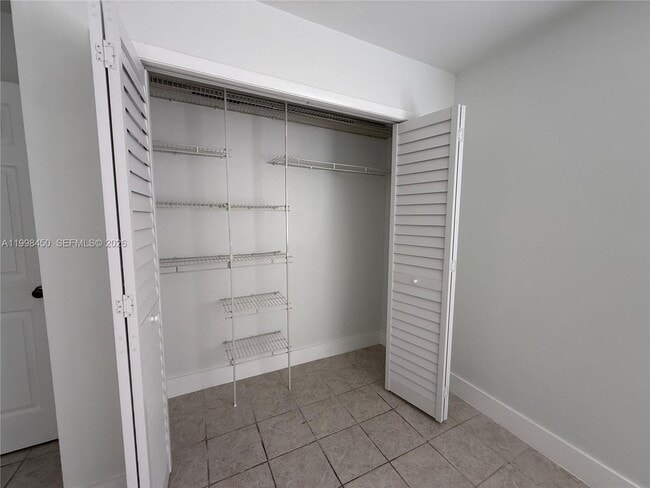 Foto del edificio - 155 Lakeview Dr