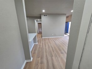 Building Photo - 1818 Augusta Dr
