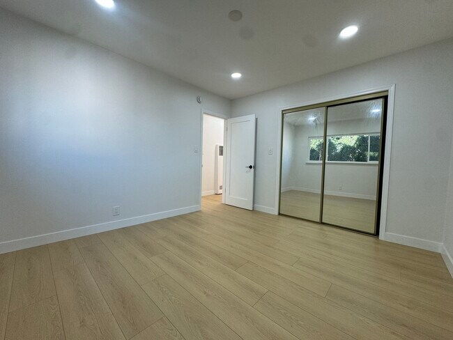 Foto del edificio - 3003 W Florence Ave