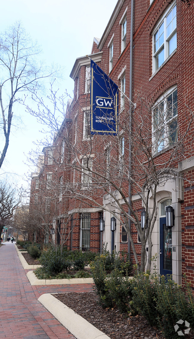 Building Photo - Greek Townhouse Row