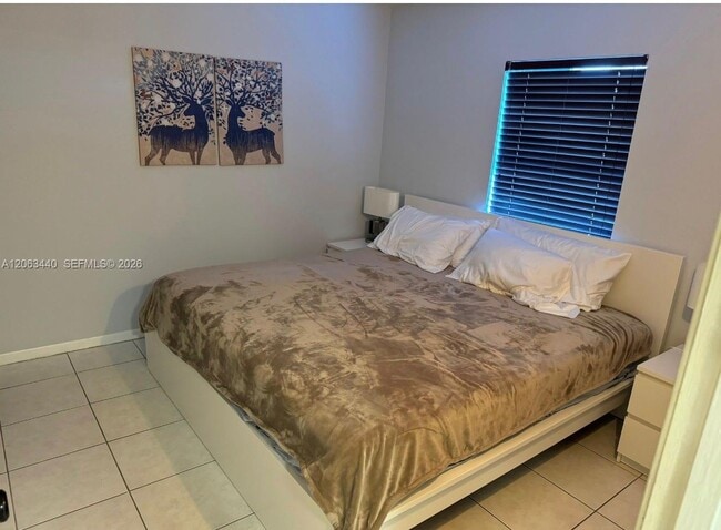 Foto del edificio - 3868 NE 169th St
