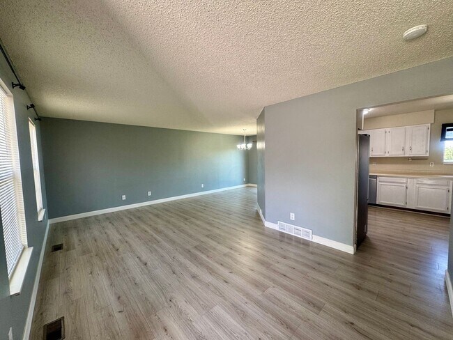 Building Photo - 4 Bedroom Home in Fountain Valley Ranch
