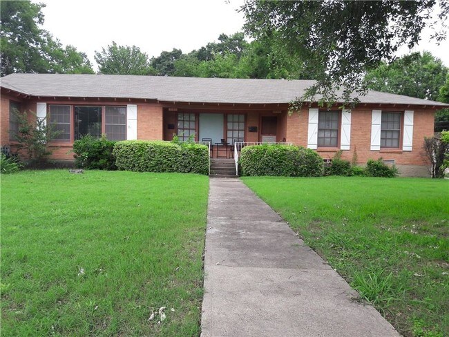 Building Photo - 1737 Mariposa Dr