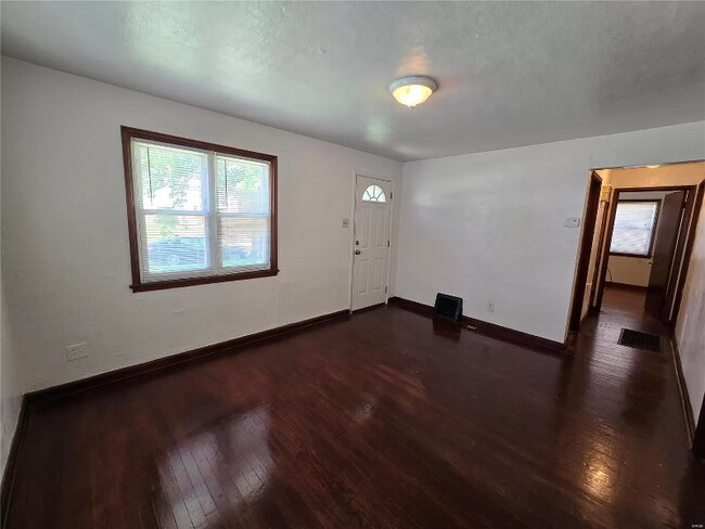 Foto del edificio - 7430 Calvin Ave