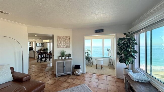 Building Photo - 268 Avenida Montalvo