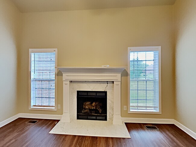 Building Photo - 125 Fieldcrest Drive