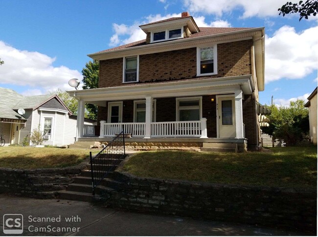 Building Photo - 215 N 19th St