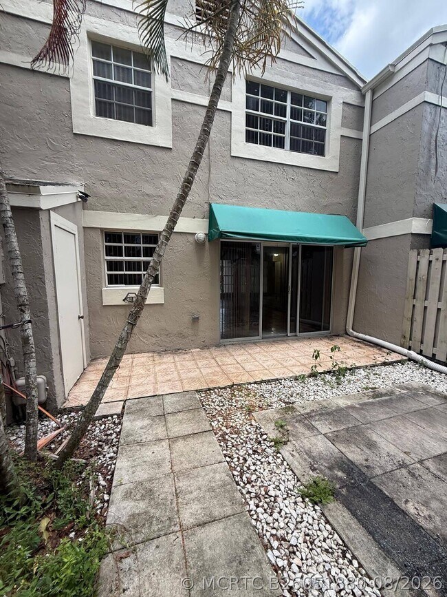 Foto del edificio - 5232 SW 122nd Terrace