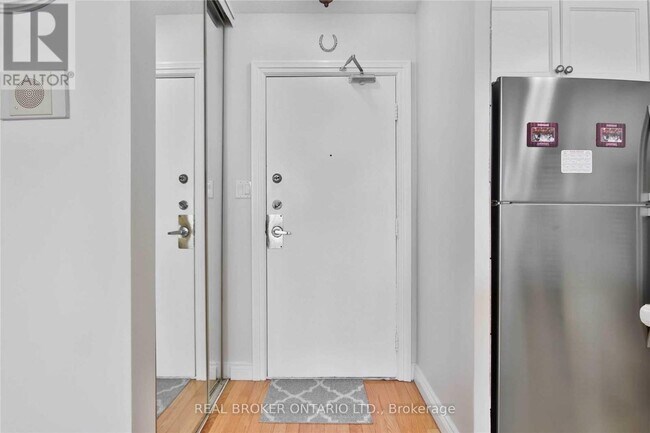 Photo du bâtiment - 20 Edgecliff Golfway