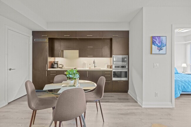 Photo du bâtiment - 4802 Yonge St