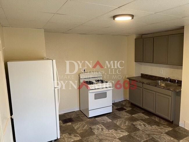 Foto del edificio - 612 W 11th St