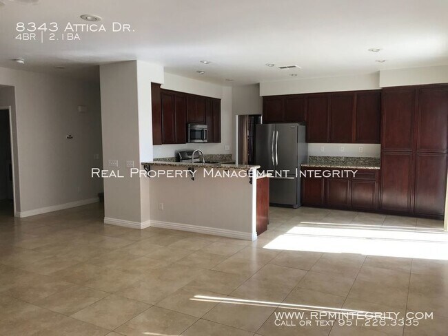 Building Photo - Orangecrest Mini Mansion!