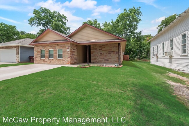 Building Photo - 3 br, 3 bath House - 719 E 6th St