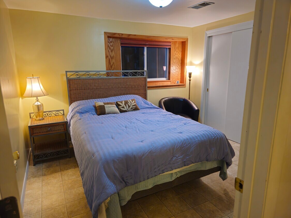 3260 E Norwich Ave Unit B, Saint Francis, WI 53235 Apartments in Saint Francis, WI