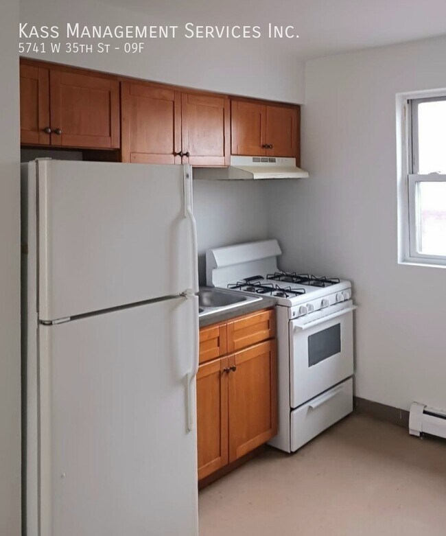 Building Photo - 5741 W 35th St