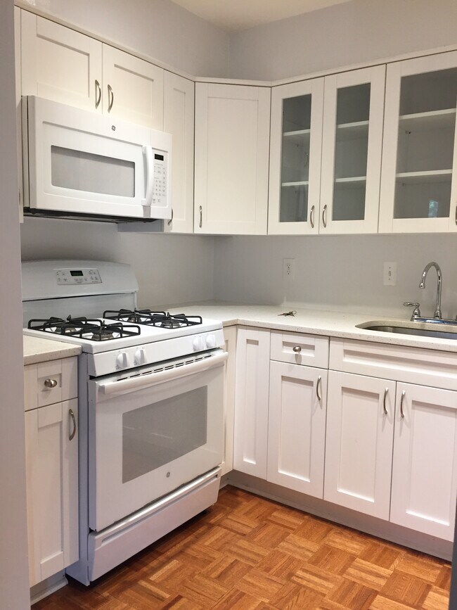 Gas range with quartz counter top - 9824 Georgia Ave