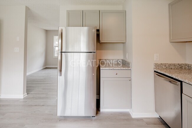 Building Photo - NOW OFFERING HALF OFF FIRST FULL MONTH IF ...