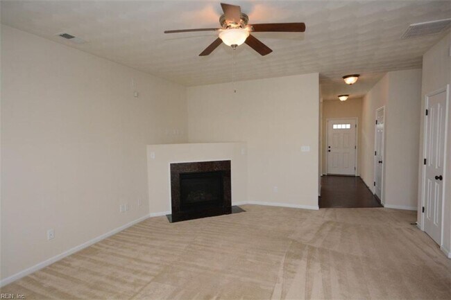 Foto del edificio - Single Family Condo in Virginia Beach