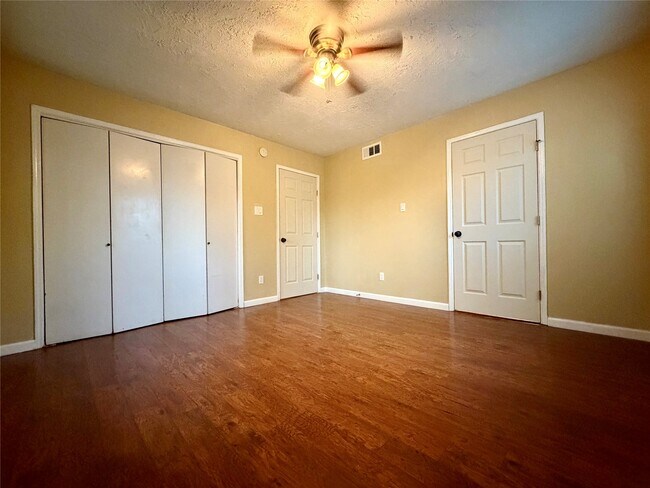 Foto del edificio - 5800 Lumberdale Rd