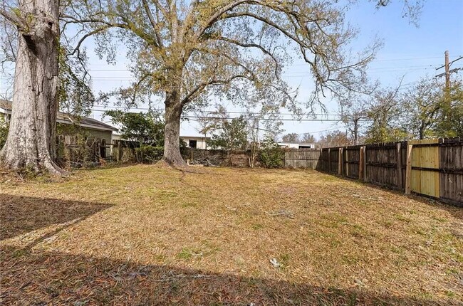 Patio trasero - 114 Rosewood Dr