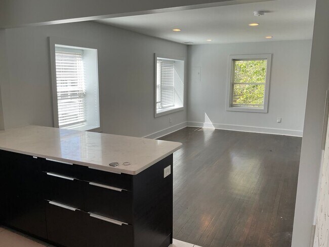 Foto del edificio - 787 Berkeley Ave NW