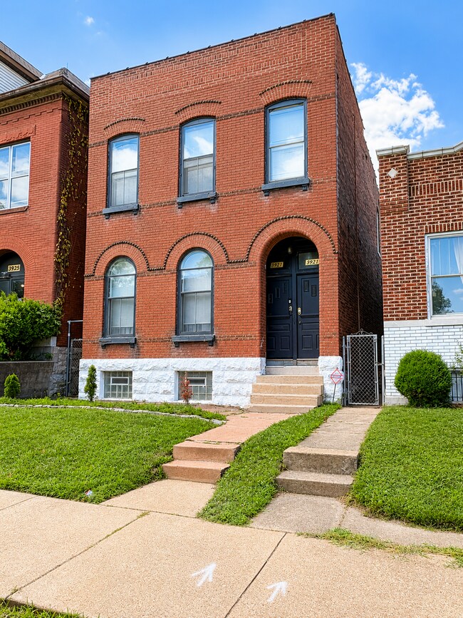 Building Photo - 3921 Iowa Ave