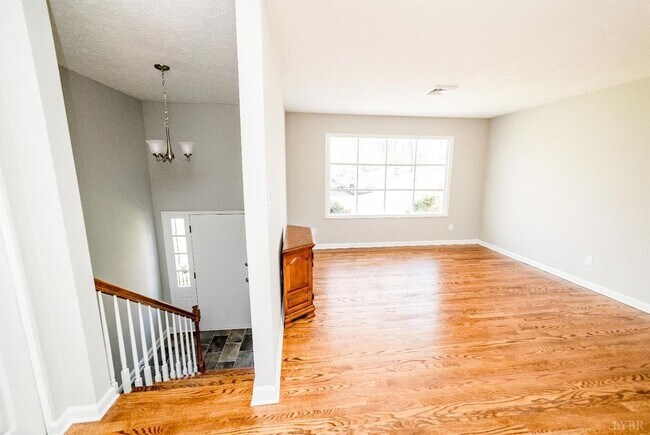 Building Photo - 107 Woodway Dr