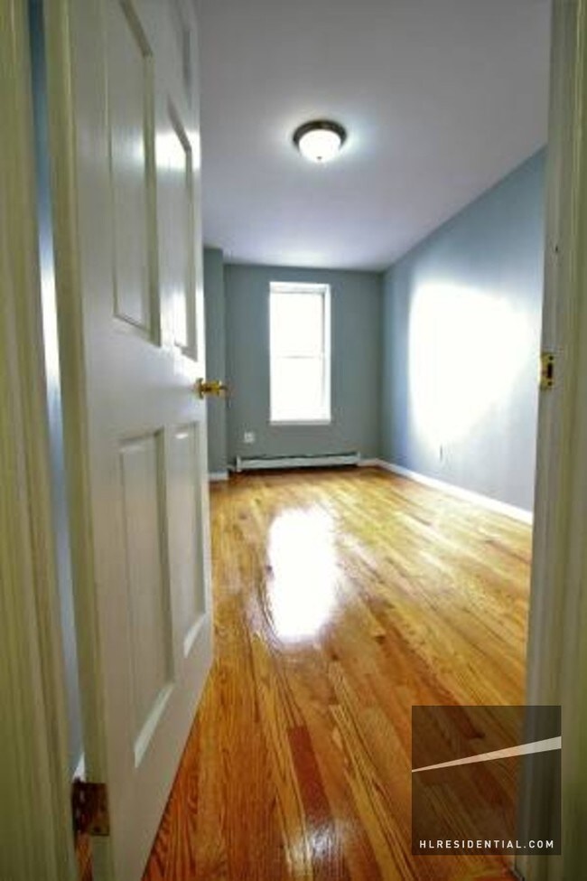 Foto del edificio - 5810 8th Ave