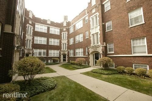 Building Photo - 1055 W Glenlake Ave
