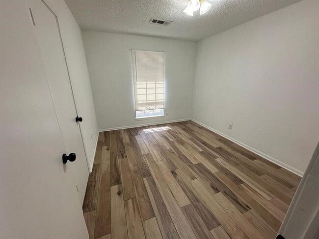 Building Photo - 8230 Amurwood Dr