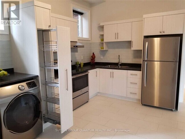 Photo du bâtiment - 1113B Islington Ave