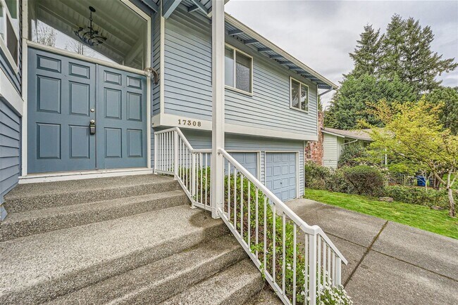 Foto del edificio - Amazing Split Level 4 Bedroom Home in Bell...