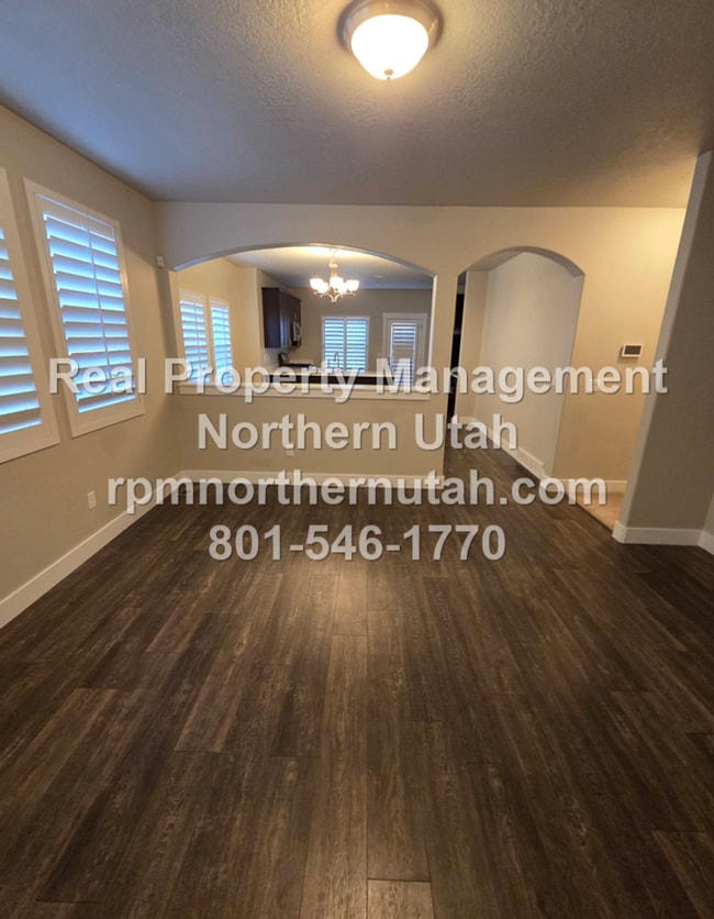 Building Photo - 3 Bedroom Clearfield Home Now Available!
