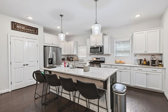 Building Photo - Stunning & Spacious Downtown Kennesaw Townhome 3 Bed 3.5 Bath w/2 Car Garage!