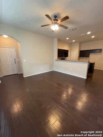 Building Photo - 713 Creekside Cir