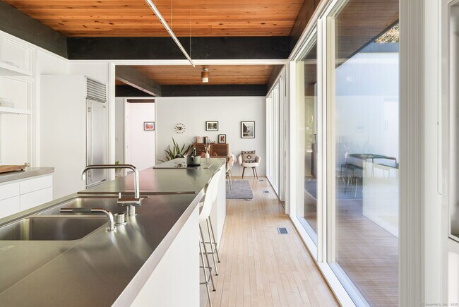 Foto del edificio - 431 Valley Rd