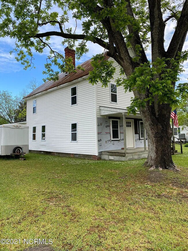 Building Photo - 509 Academy St