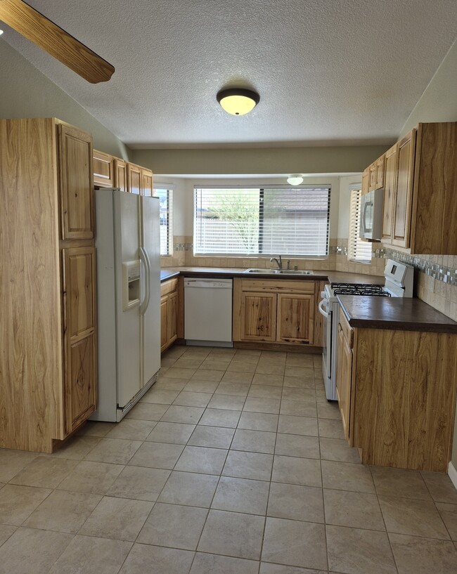 Foto del edificio - 2741 W Firebrook Rd