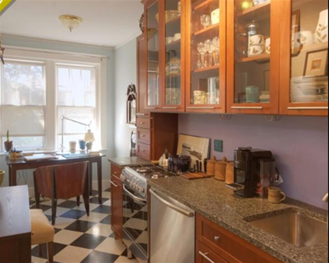 Foto principal - 1683 Cambridge St