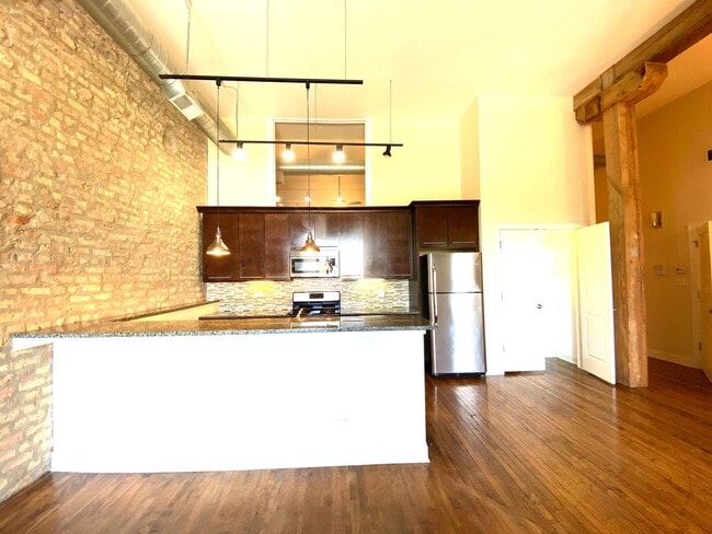 Foto del edificio - 529 N Milwaukee Ave