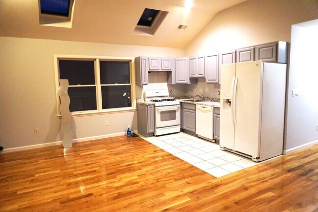 Building Photo - 278 Woodlawn Ave