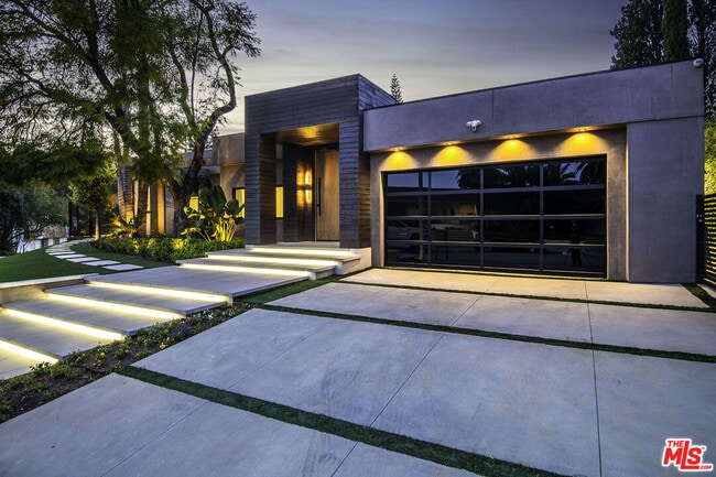 Building Photo - 16601 Park Ln Cir