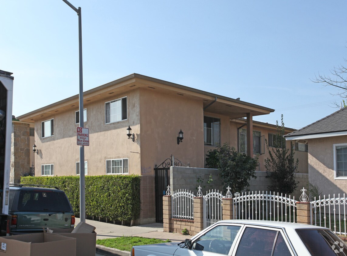 Building Photo - 6915 Templeton St