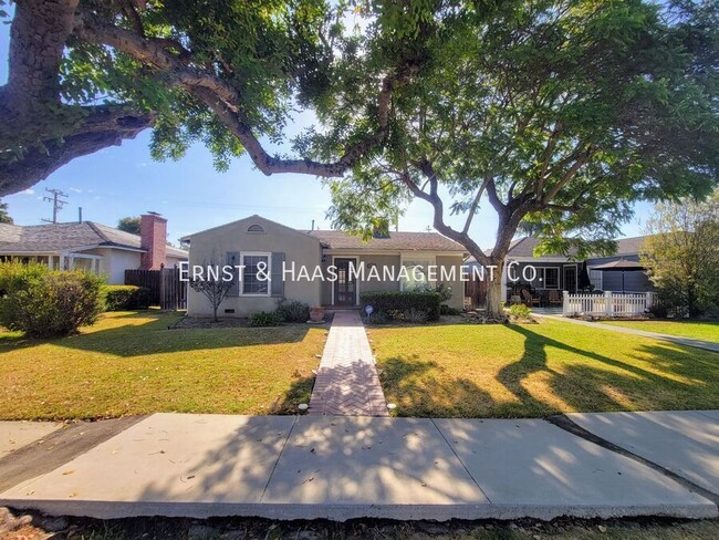 Building Photo - Beautiful Bixby Knolls 2 Bedroom Home with...