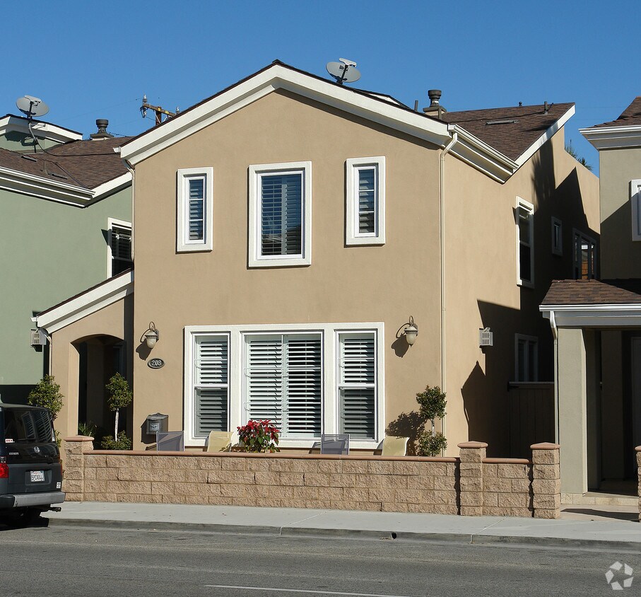 Foto del edificio - 208 E Balboa Blvd