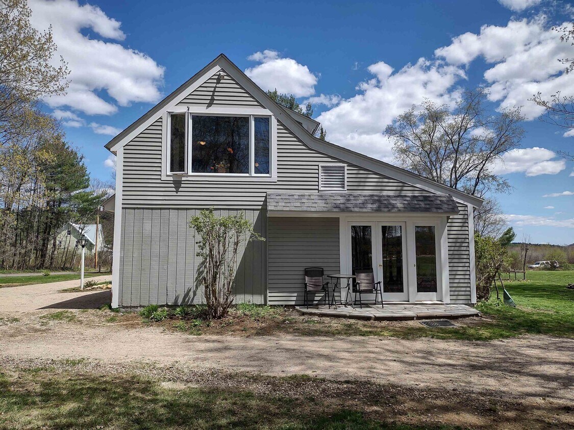 22 Henderson Rd, Sandwich, NH 03883 Room for Rent in Sandwich, NH