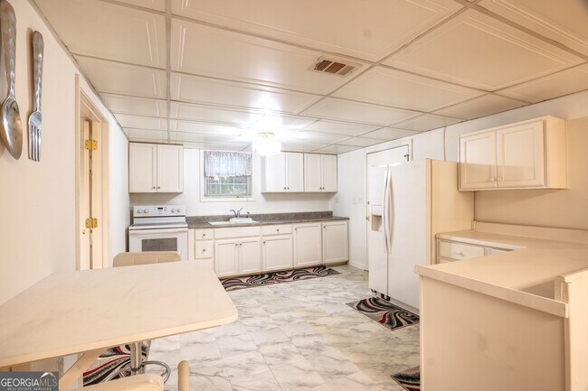 Foto del edificio - 5083 Chestnut Forest Ct