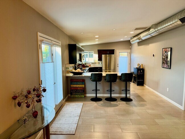 Foto del edificio - Fully Furnished Rental with a Casita – Move-In Ready!