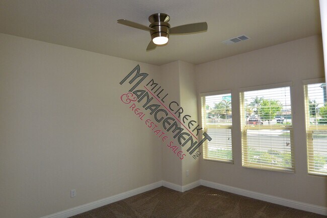 Building Photo - Stunning newer home in North West Visalia ...