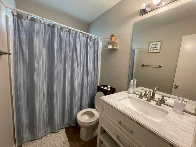 Foto del edificio - 10506 Tiger Way